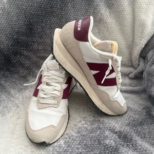 Women’s New Balance 237